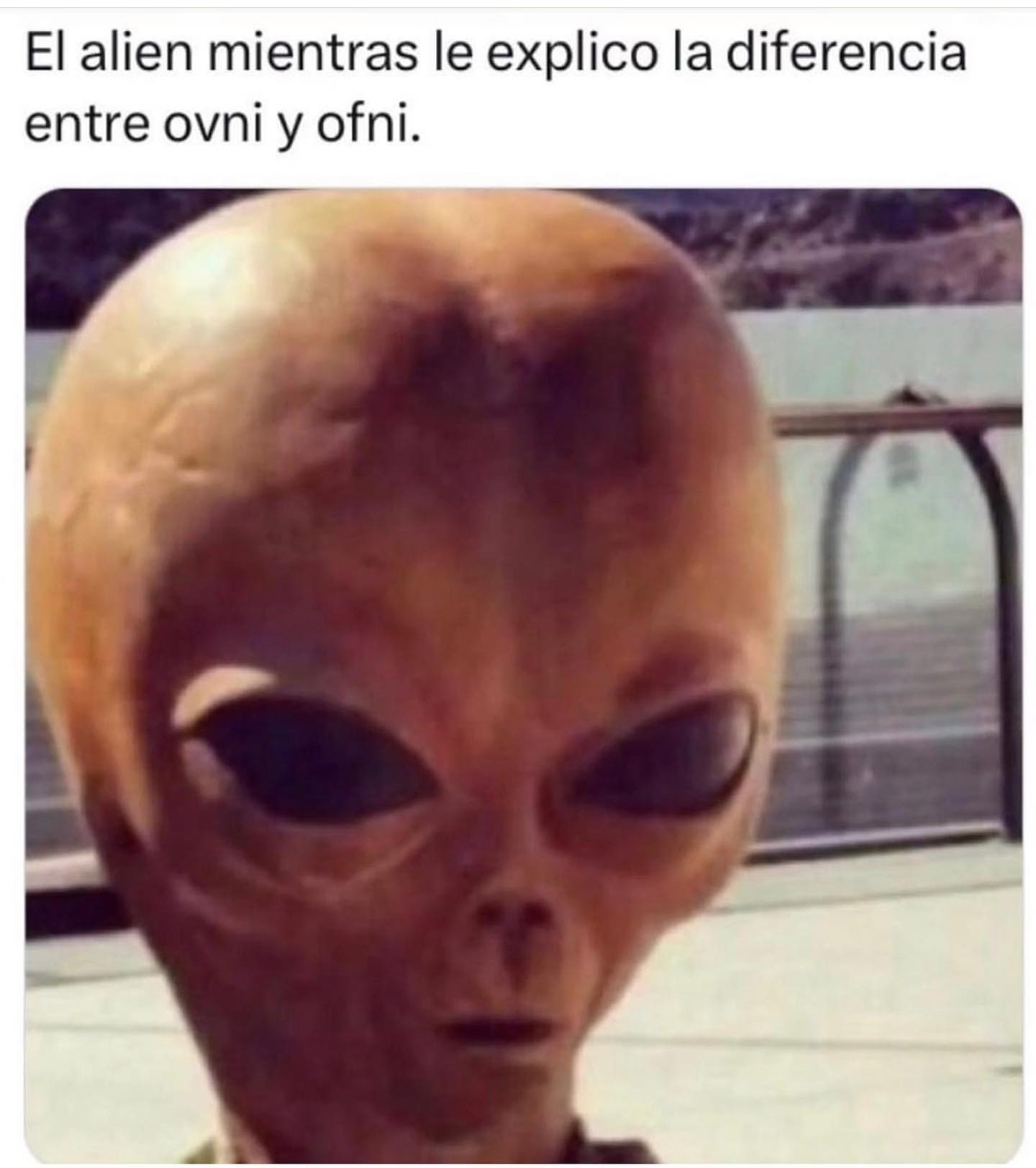 El Alien Mientras Le Explico La Diferencia Entre Ovni Y Ofni Memes