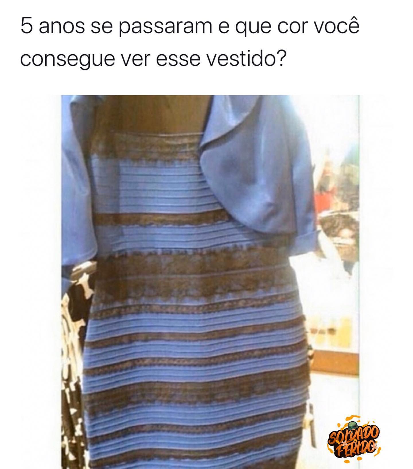 5 anos se passaram e que cor você consegue ver esse vestido?