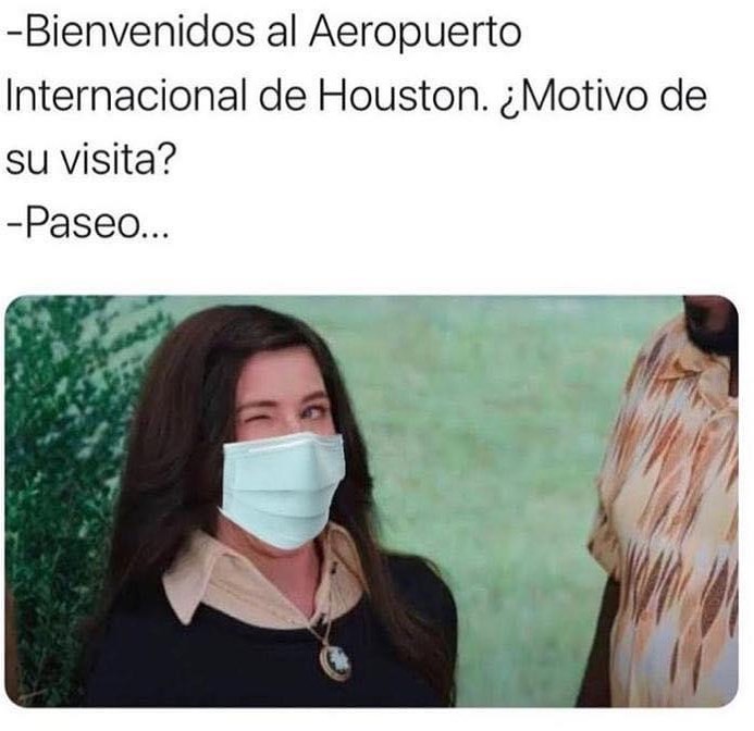 Bienvenidos al Aeropuerto Internacional de Houston. ¿Motivo de su visita?  Paseo...