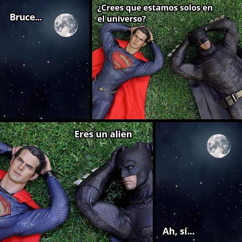 Bruce... ¿Crees que estamos solos en el universo? Eres un alien. Ah, sí...