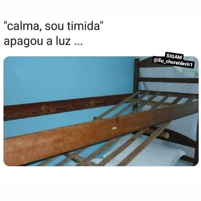 "Calma, sou tímida". Apagou a luz.