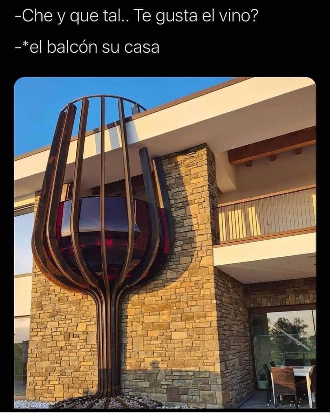 Che y que tal.. Te gusta el vino? El balcón su casa.