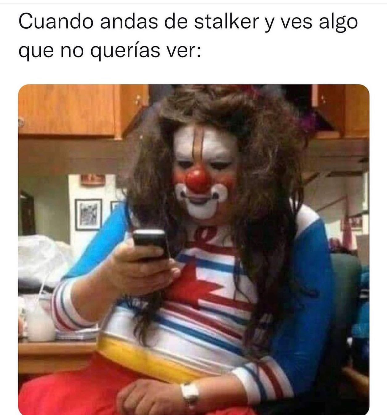 Cuando andas de stalker y ves algo que no querías ver: