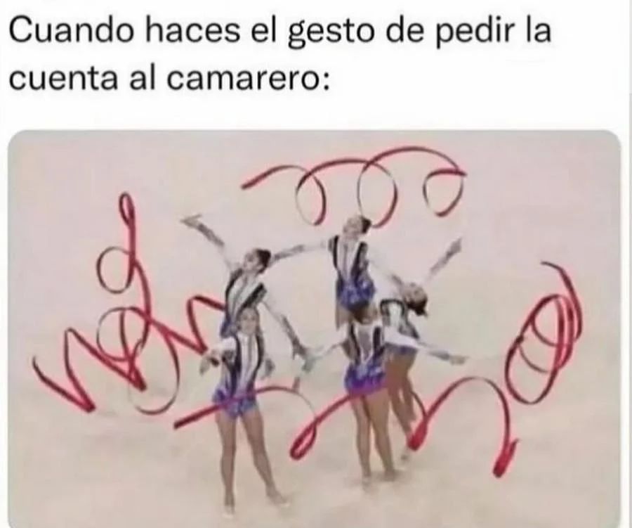 Cuando haces el gesto de pedir la cuenta al camarero.