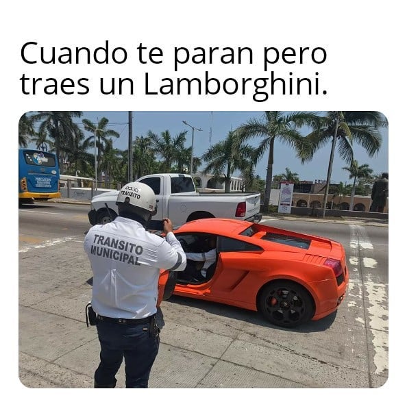 Cuando te paran pero traes un Lamborghini.