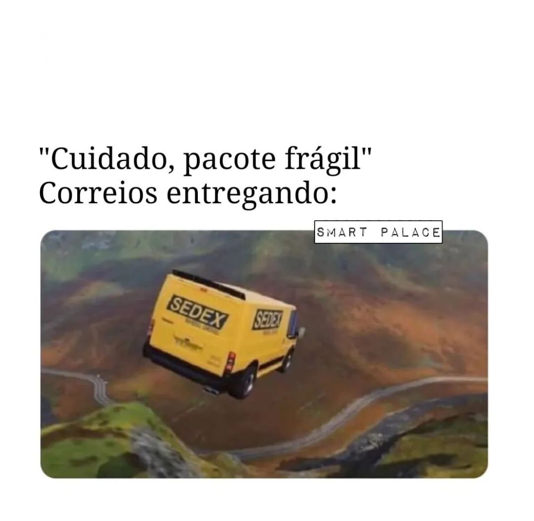 "Cuidado, pacote frágil". Correios entregando: