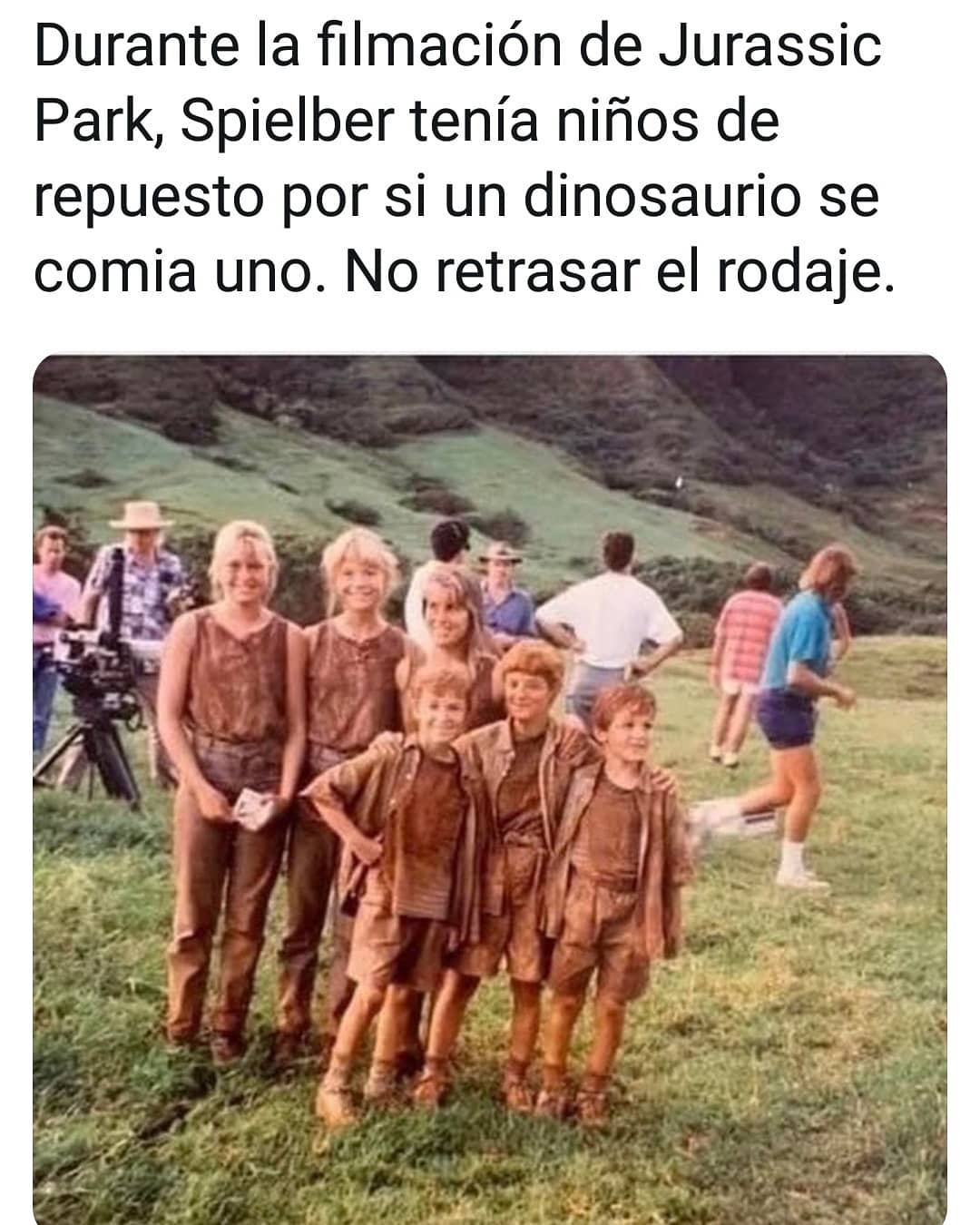 Durante la filmación de Jurassic Park, Spielber tenía niños de repuesto por si un dinosaurio se comía uno. No retrasar el rodaje.