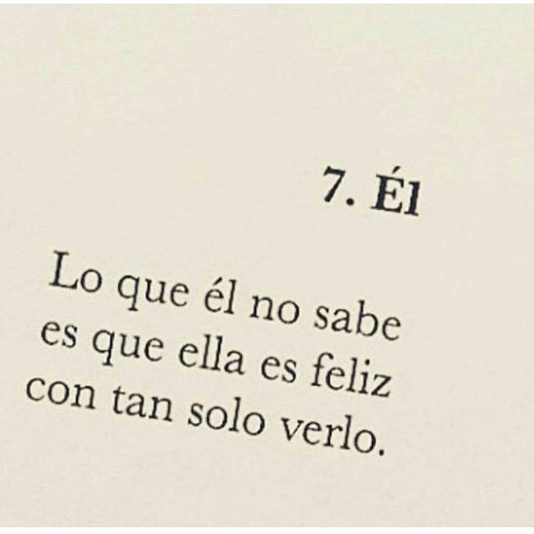 Él. Lo que él no sabe es que ella es feliz con tan solo verlo.