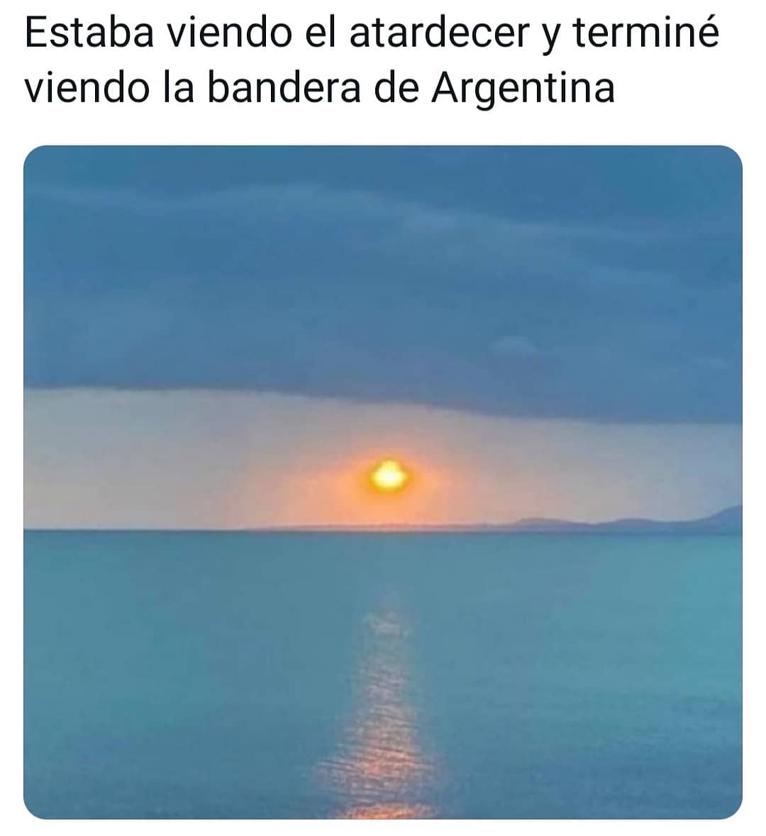 Estaba viendo el atardecer y terminé viendo la bandera de Argentina.