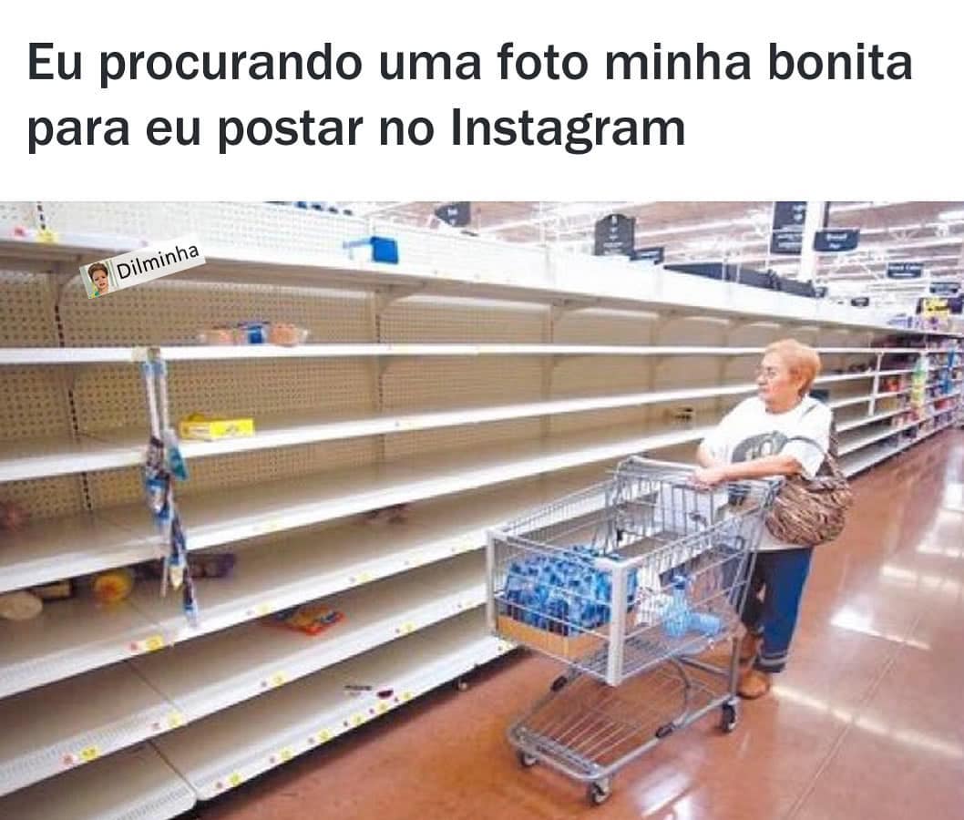 Eu procurando uma foto minha bonita para eu postar no Instagram.