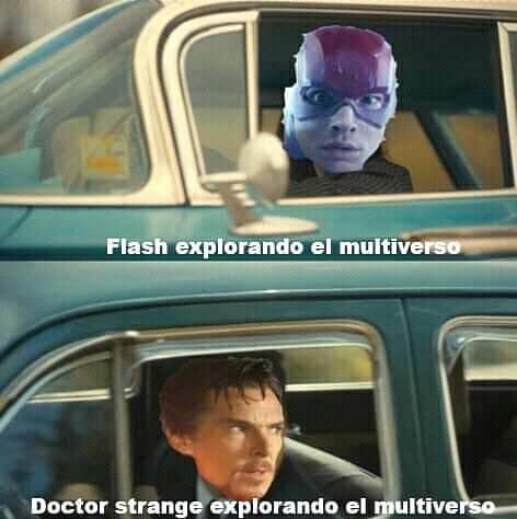 Flash explorando el multiverso. Doctor strange explorando el multiverso.