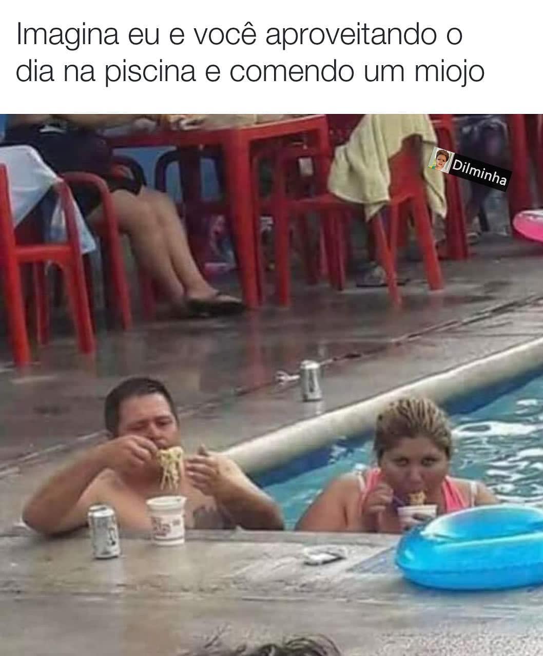 Imagina eu e você aproveitando o dia na piscina e comendo um miojo.