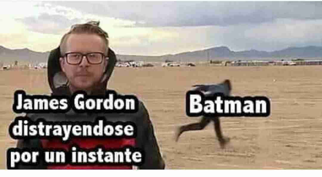 James Gordon distrayendose por un instante. Batman.