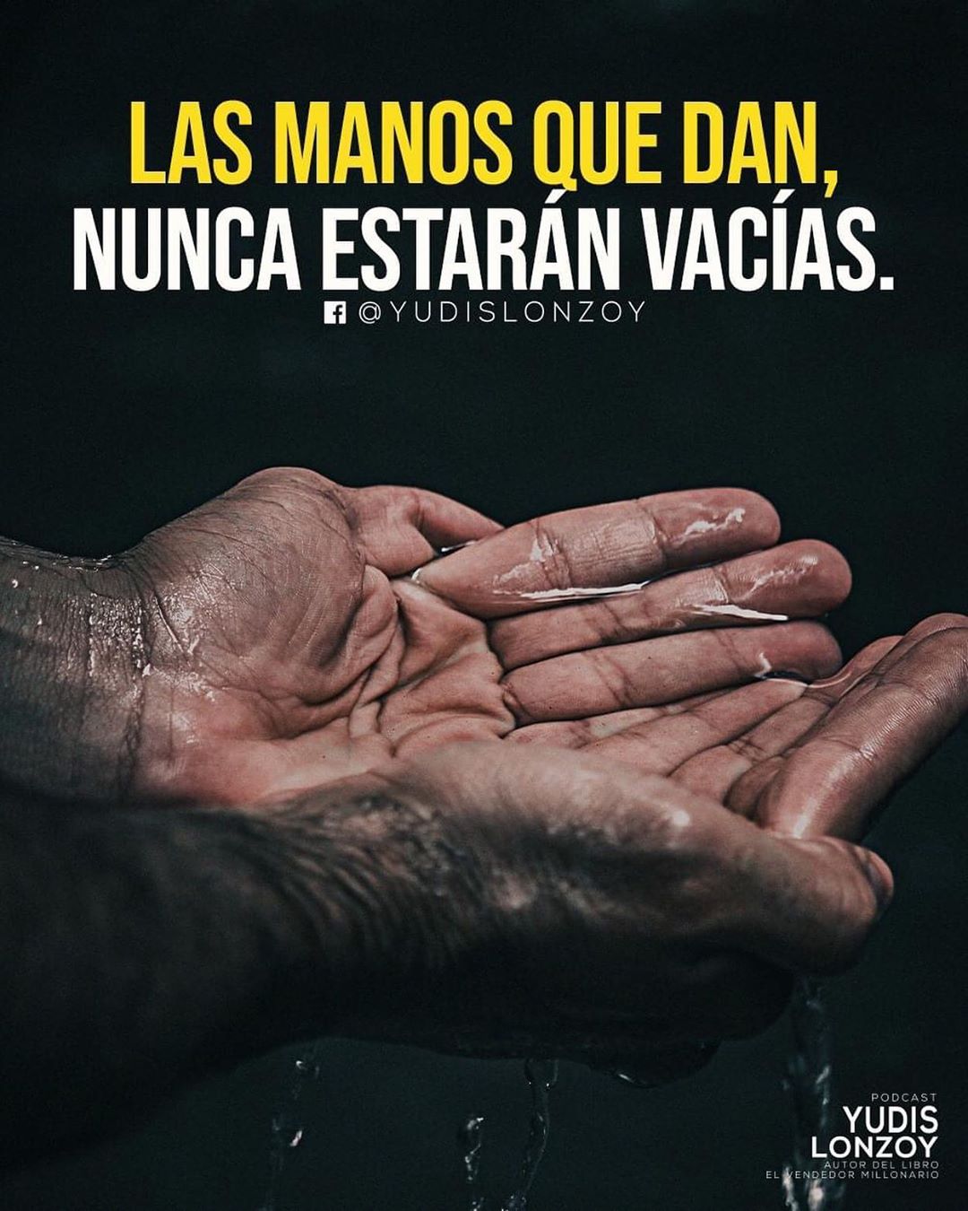 Las manos que dan nunca estarán vacías. - Frases