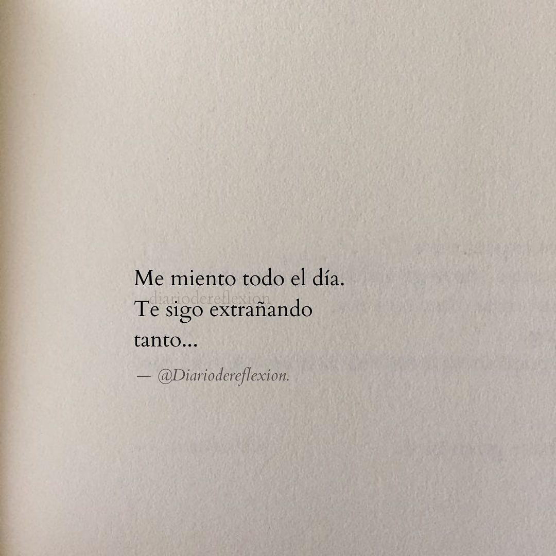 Me miento todo el día. Te sigo extrañando tanto... - Frases