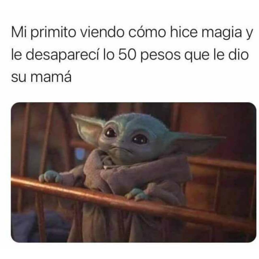 Mi primito viendo cómo hice magia y le desaparecí los 50 pesos que le dio su mamá.