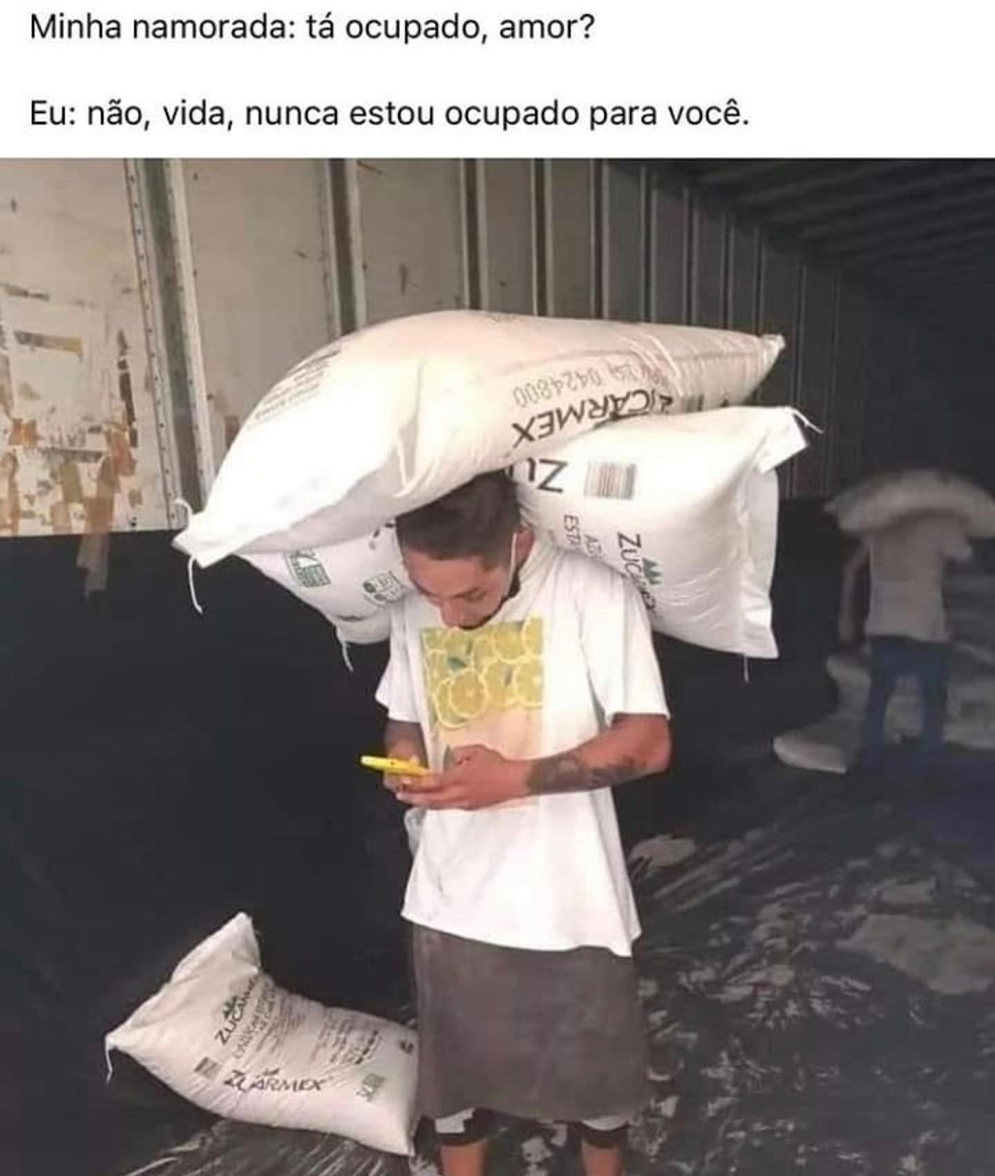 Minha namorada: tá ocupado, amor? Eu: não, vida, nunca estou ocupado para você.