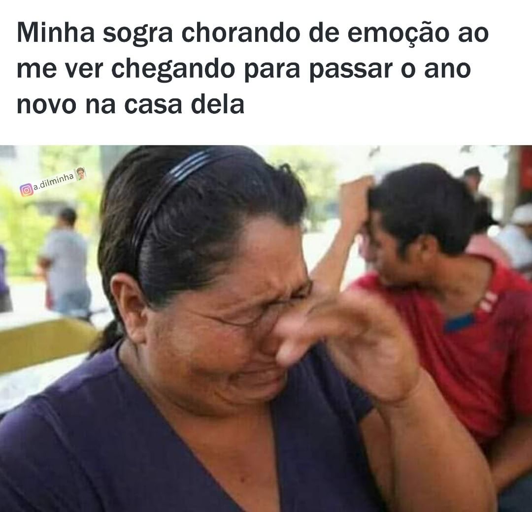 Minha sogra chorando de emoção ao me ver chegando para passar o ano novo na casa dela.