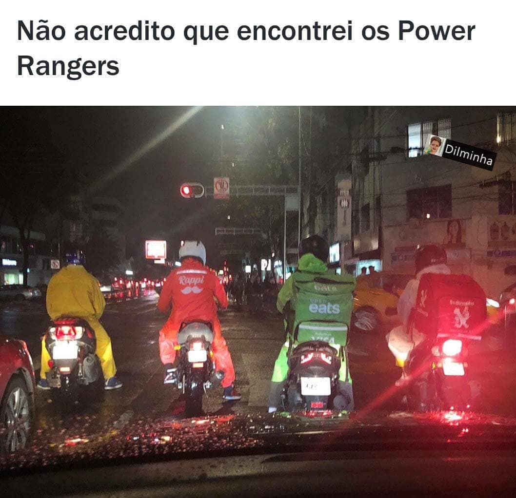 Não acredito que encontrei os Power Rangers.