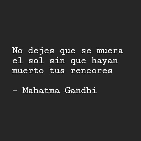 No sé querer sólo un poco. Ni despacio, ni a medias. Sólo sé ser ese animal  que siente, lucha y defiende; que huye pero nunca a tiempo, a lamerse las  heridas. -