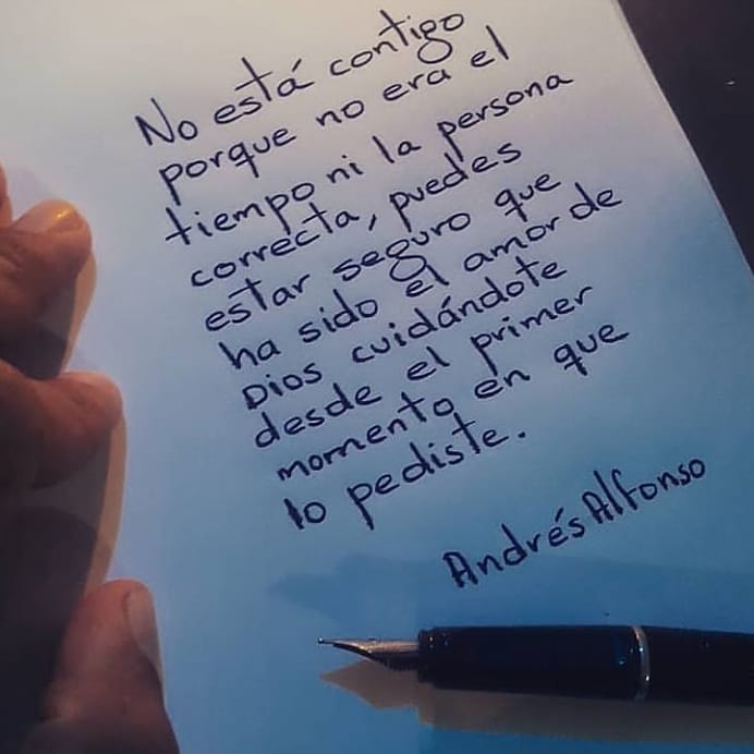 No está contigo porque no era el tiempo ni la persona correcta, puedes estar seguro que ha sido el amor de Dios cuidándote desde el primer momento en que lo perdiste. Andrés Alfonso.