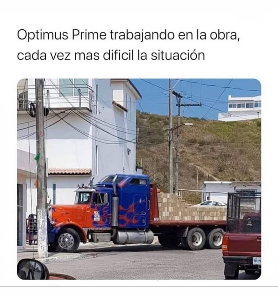 Optimus Prime trabajando en la obra, cada vez mas difícil la situación.