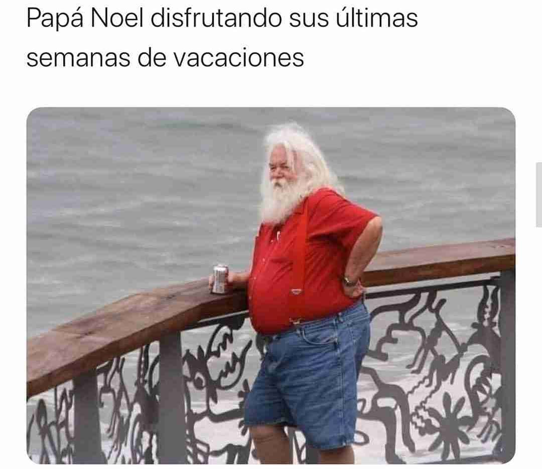 Papá Noel disfrutando sus últimas semanas de vacaciones.