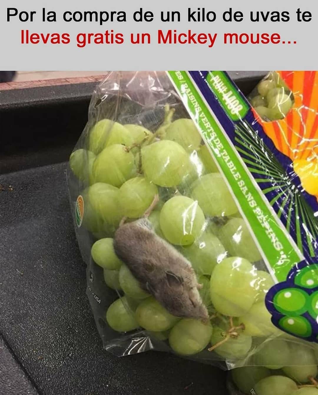 Por la compra de un kilo de uvas te llevas gratis un Mickey Mouse...