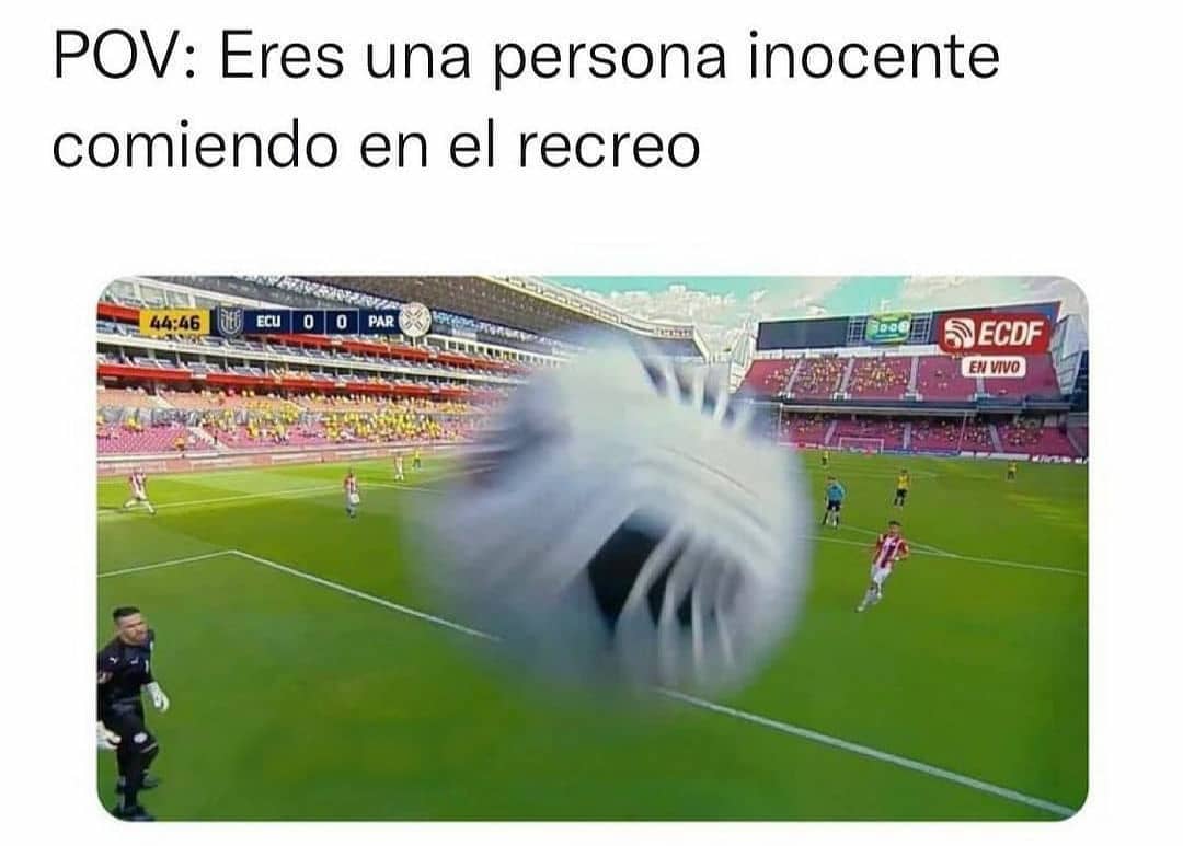 Pov Eres Una Persona Inocente Comiendo En El Recreo Memes 