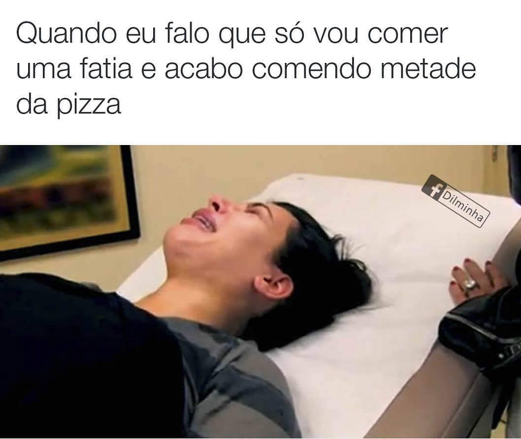 Quando eu falo que só vou comer uma fatia e acabo comendo metade da pizza.