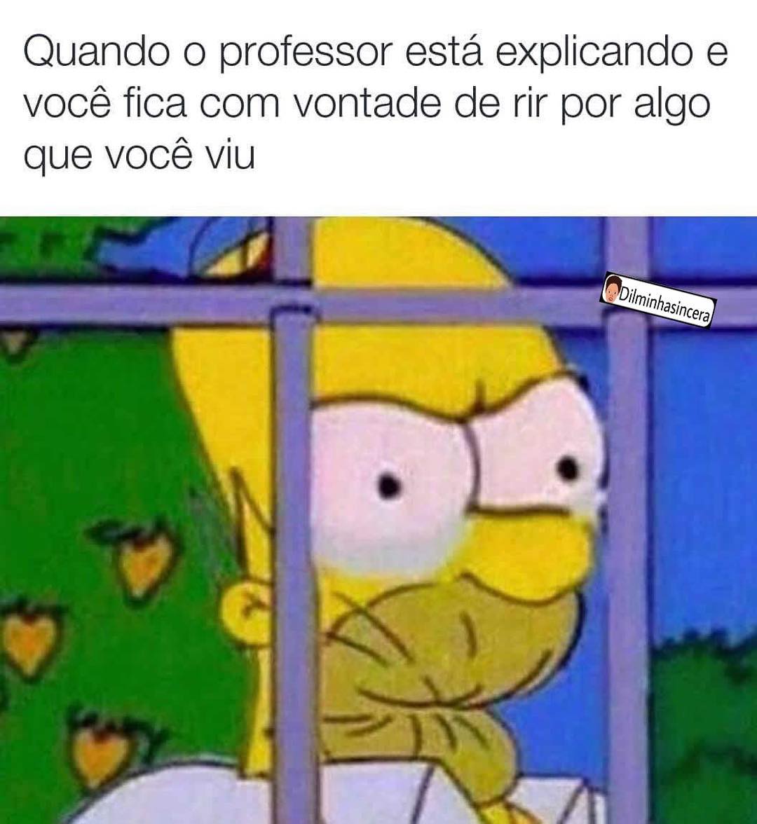 Quando o professor está explicando e você fica com vontade de rir por algo que você viu.