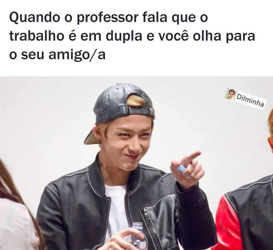 Quando o professor fala que o trabalho é em dupla e você olha para o seu amigo/a.