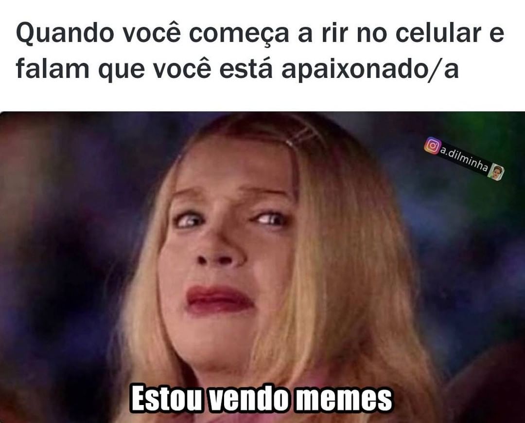 Quando você começa a rir no celular e falam que você está apaixonado/a. Estou vendo memes.