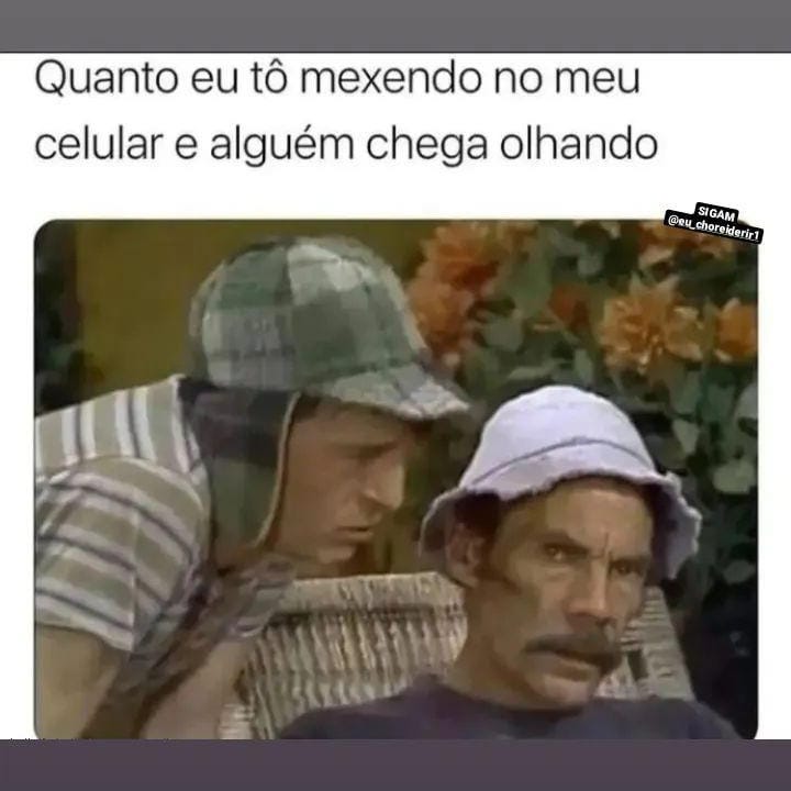 Quanto Eu Tô Mexendo No Meu Celular E Alguém Chega Olhando Memes