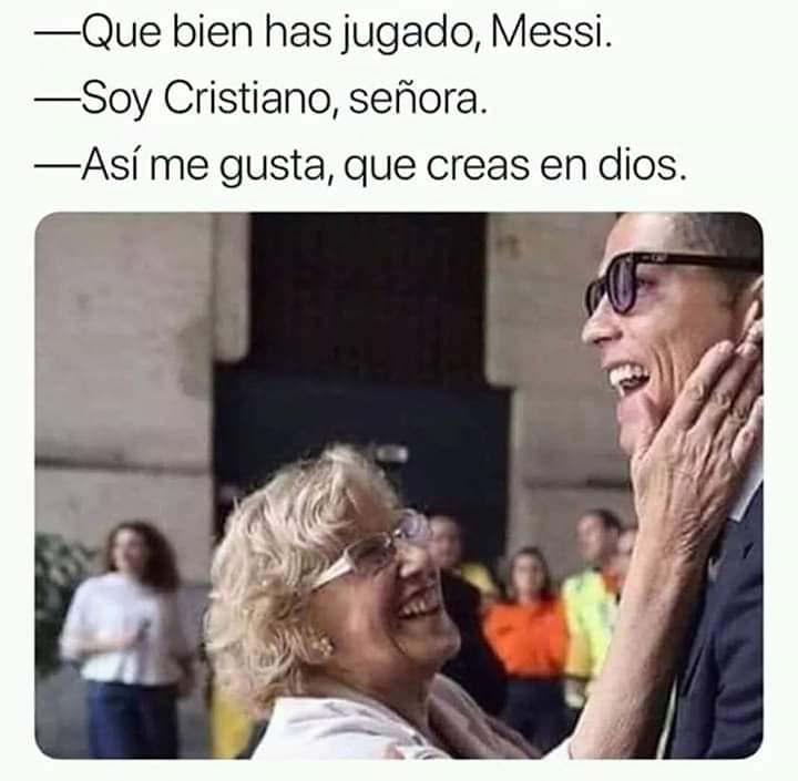Que bien has jugado, Messi.  Soy Cristiano, señora.  Así me gusta, que creas en Dios.