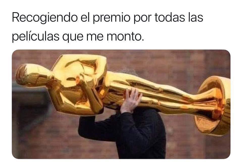 Recogiendo el premio por todas las películas que me monto.