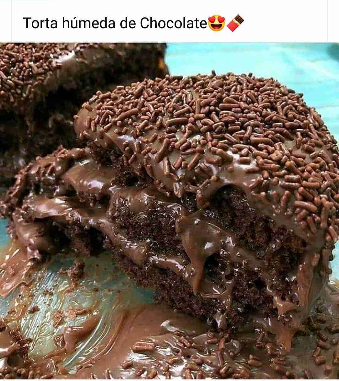 Torta húmeda de chocolate.