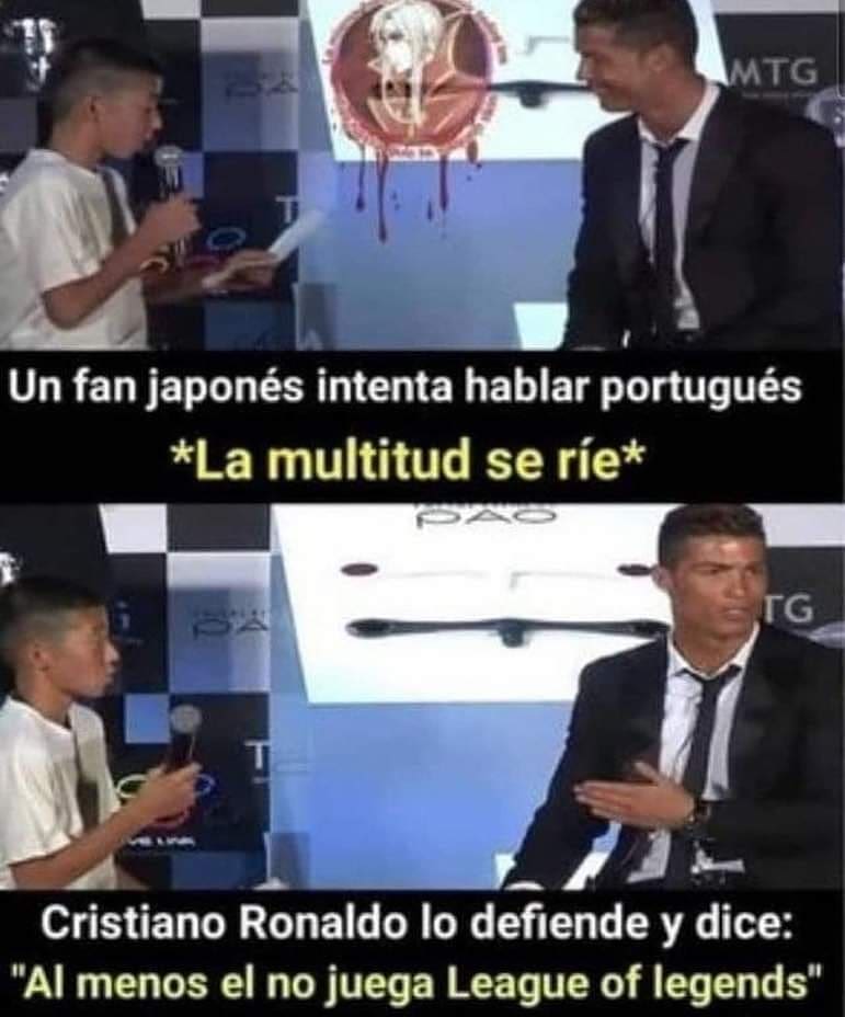Un fan japonés intenta hablar portugués.  *La multitud se ríe*  Cristiano Ronaldo lo defiende y dice: "Al menos el no juega League of legends".