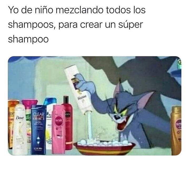Yo de niño mezclando todos los shampoos, para crear un súper shampoo.