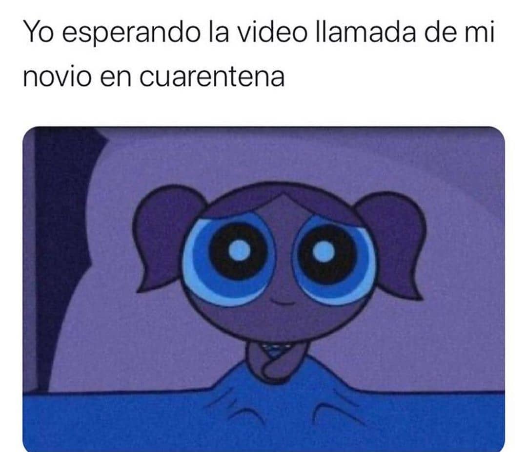 Yo esperando la video llamada de mi novio en cuarentena.